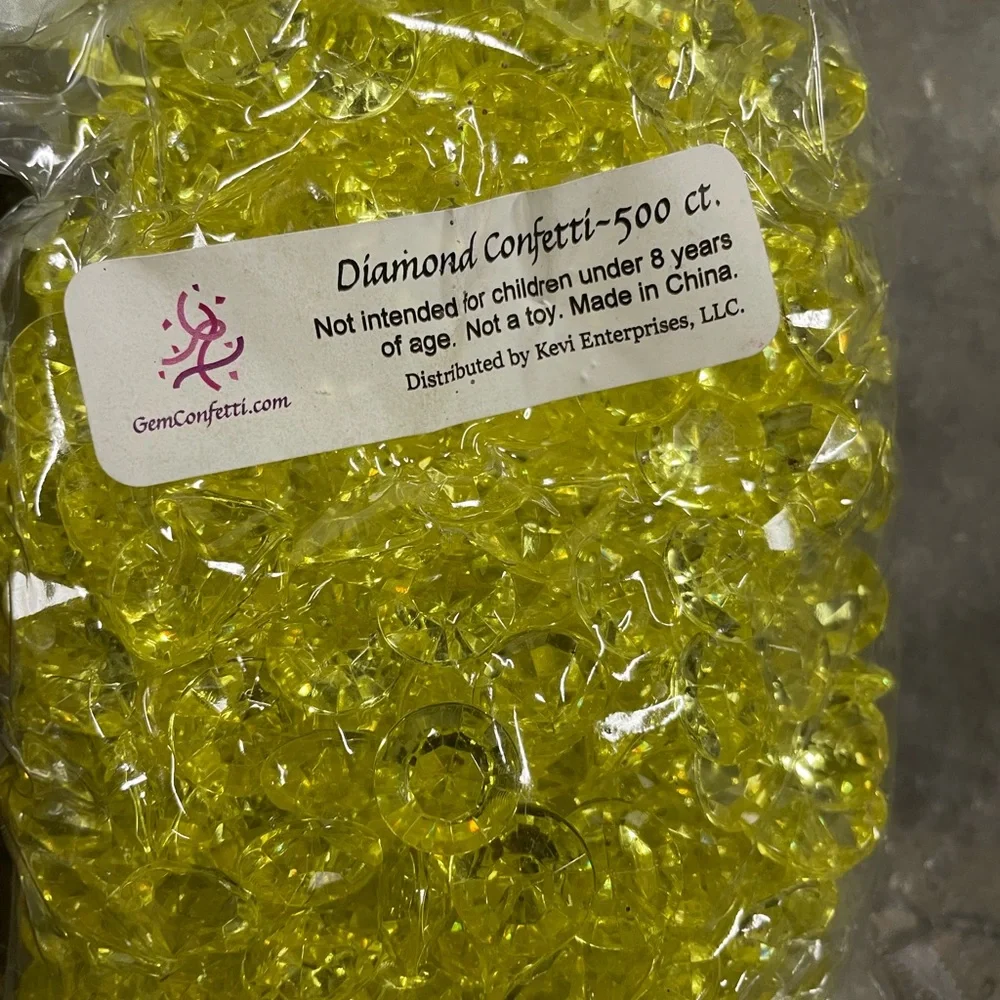 Diamond Confetti 10 Carat 10 Packets of 500 In Clear, Ruby, Emerald, Red, Yellow - Picture 6 of 7